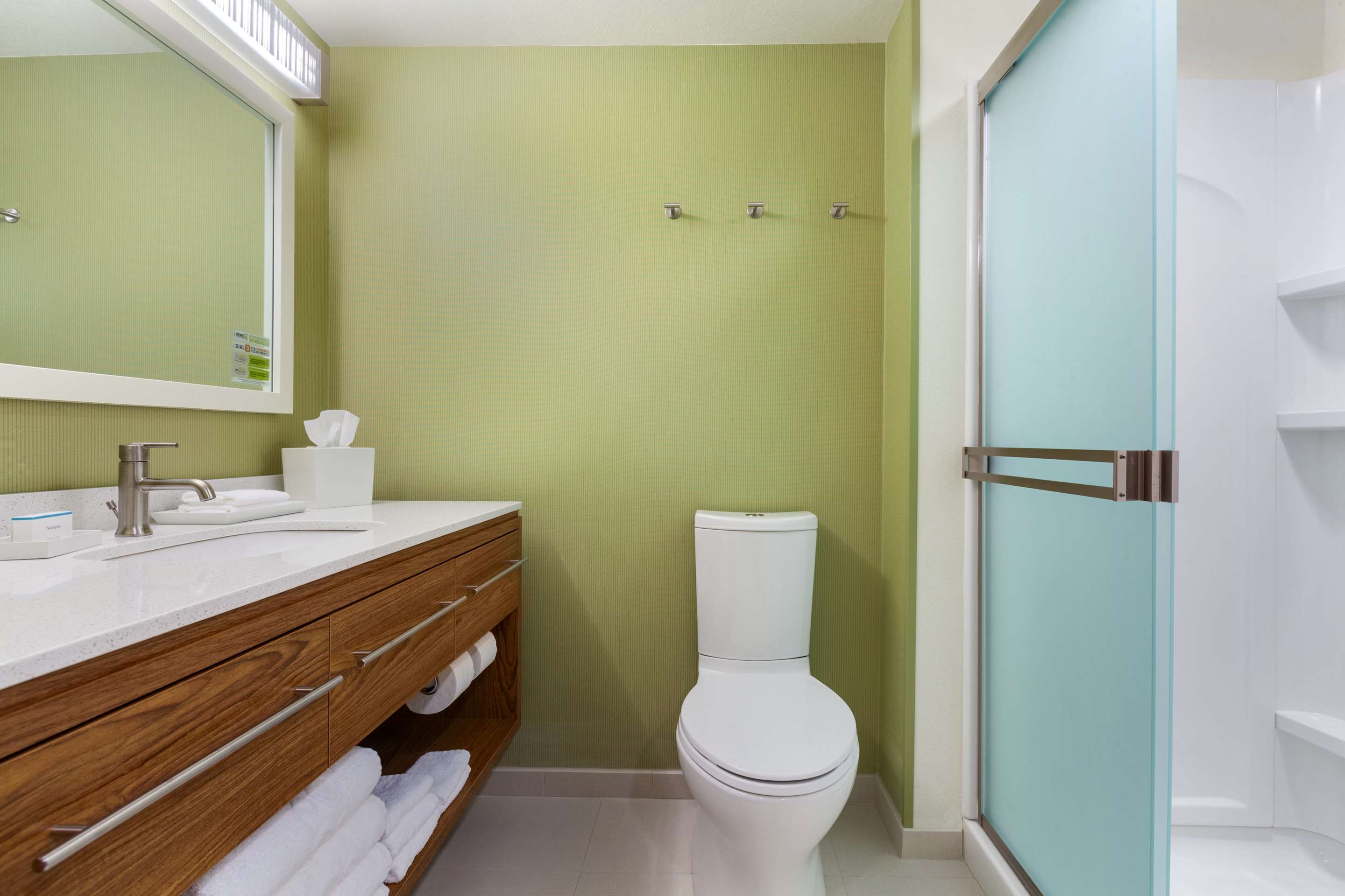Guest room bath