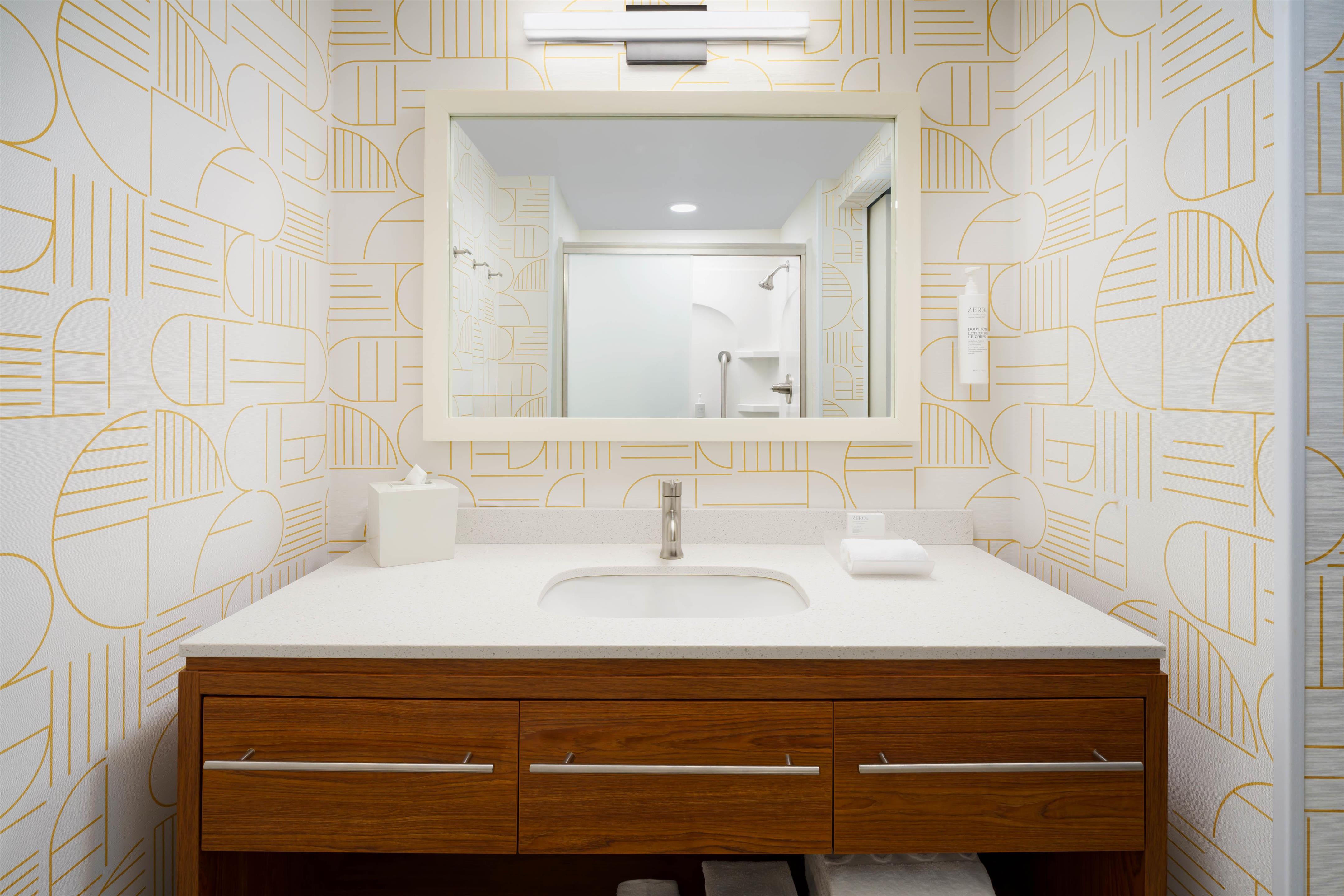 Guest room bath