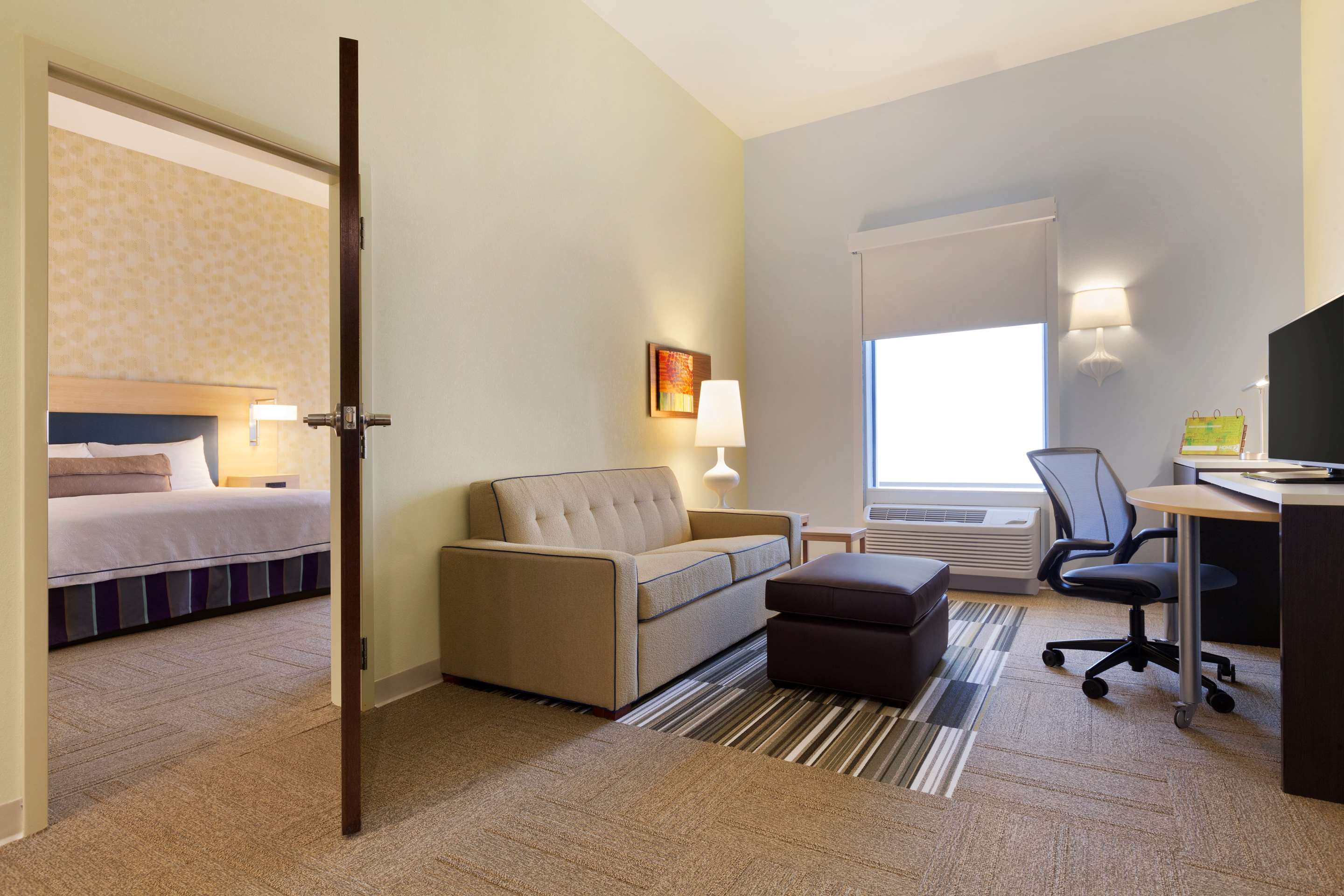 Guest room bath