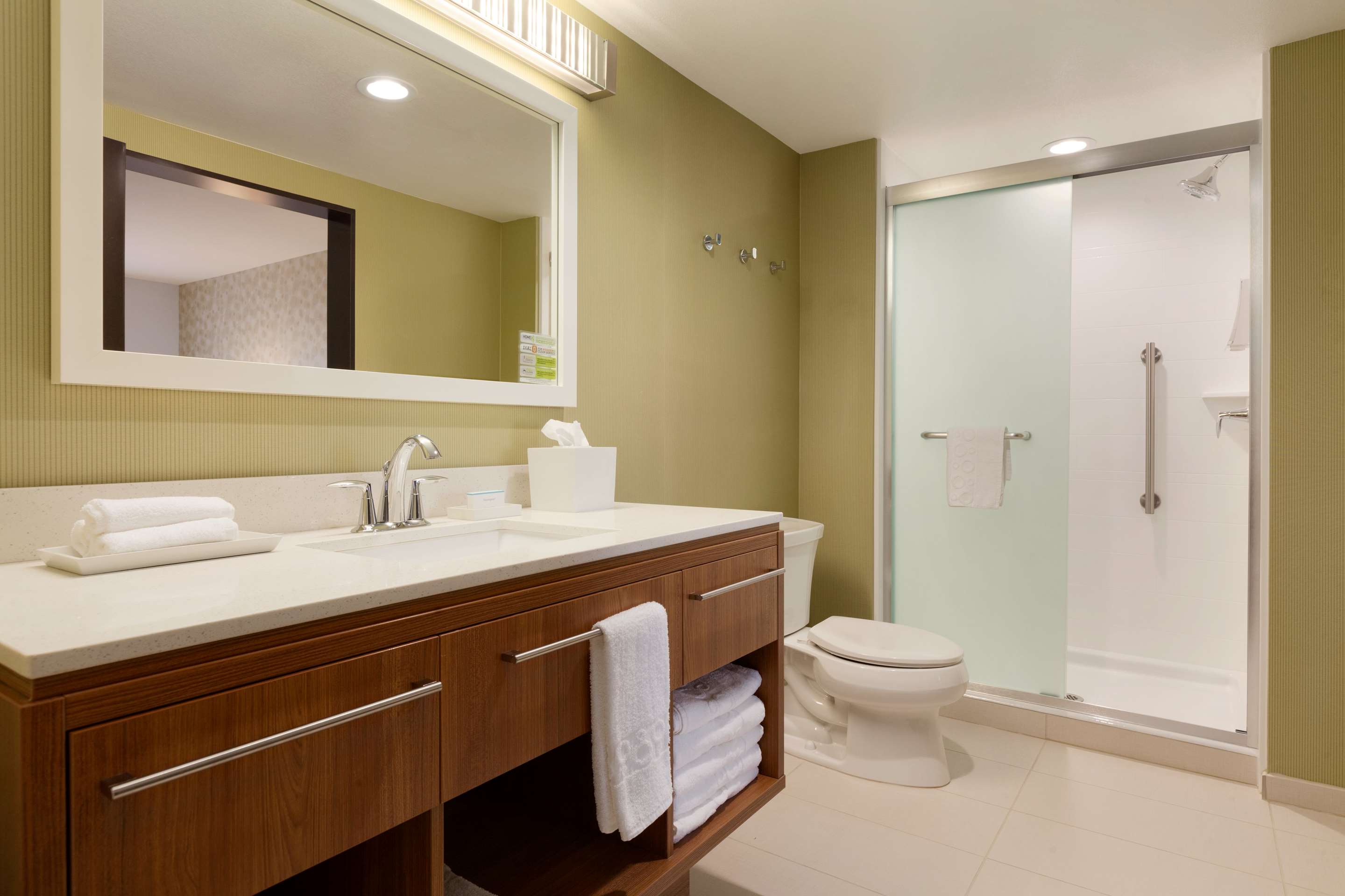 Guest room bath