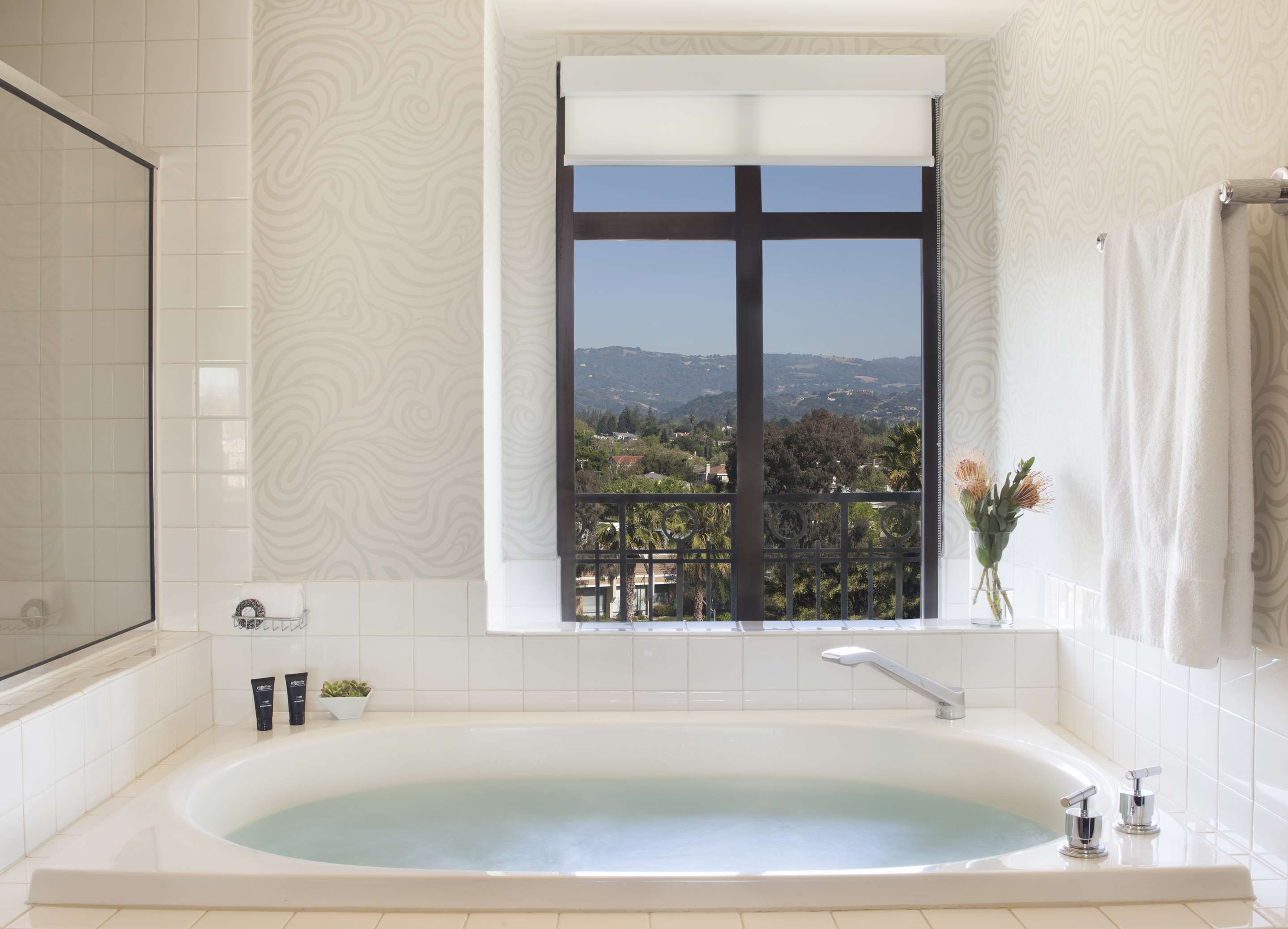 Guest room bath