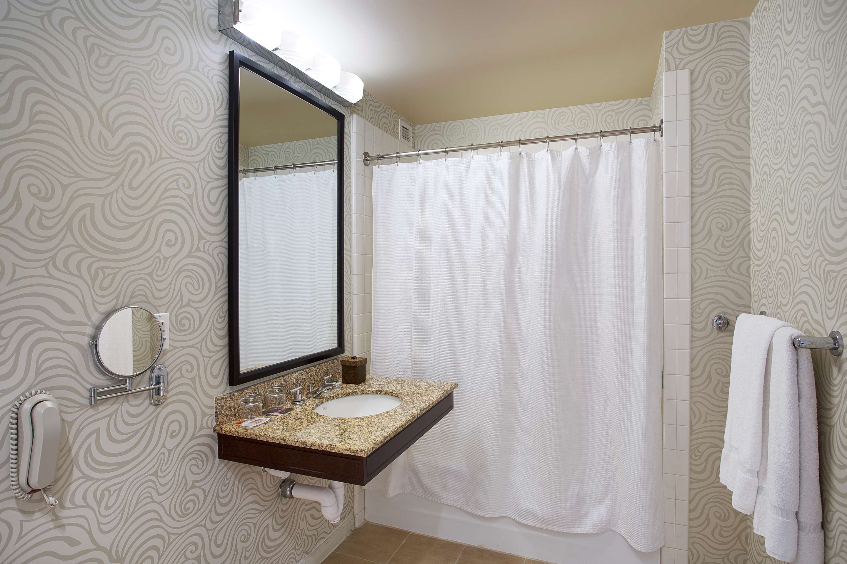 Guest room bath