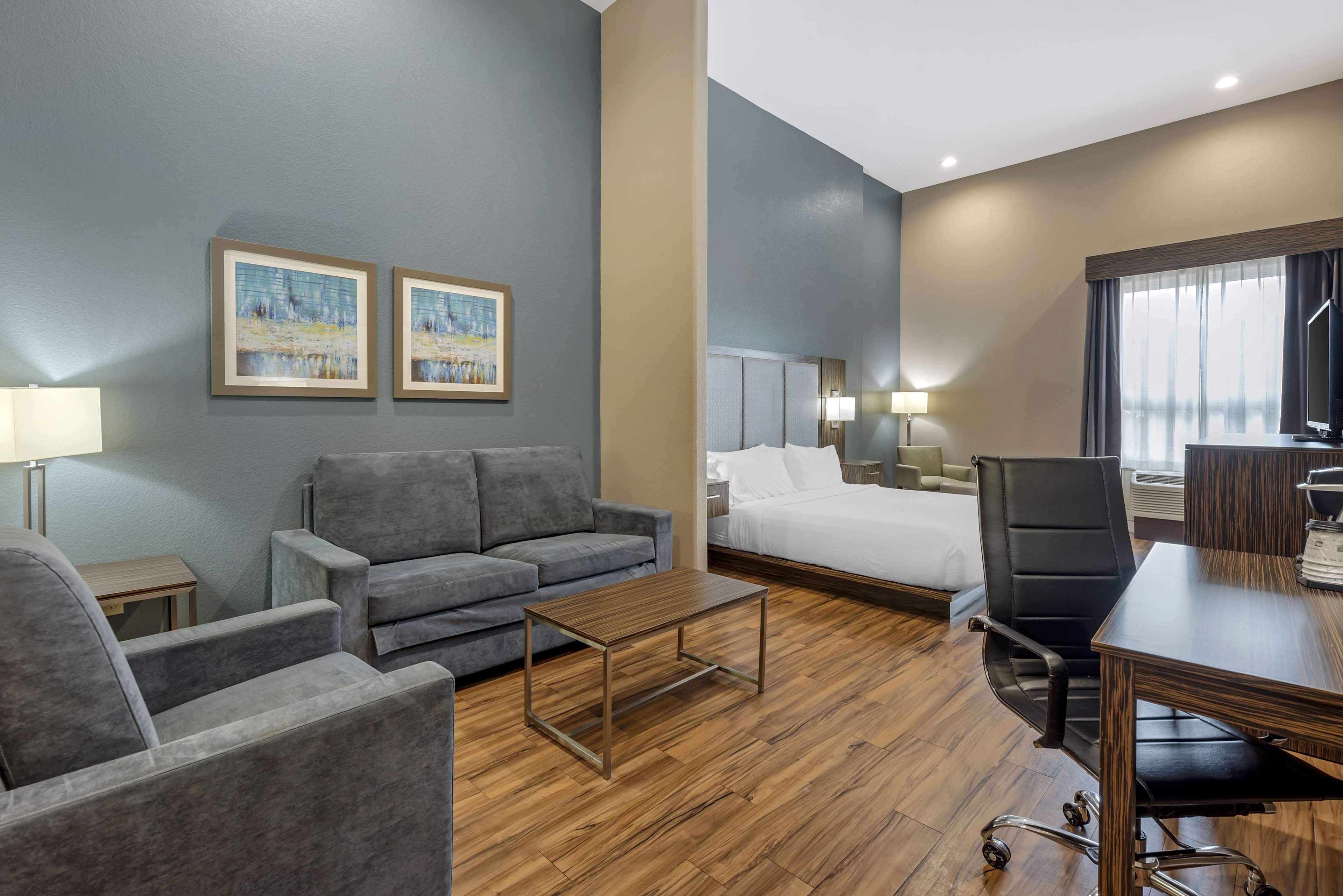Best Western Plus Pflugerville Room Type - Accessible - Suite 1 King Bed, Mobility Accessible, Communication Assistance, Roll In Shower, Sofabe Best Western Plus Pflugerville Room Type - Accessible - Suite 1 King Bed, Mobility Accessible, Communication Assistance, Roll In Shower, Sofabe