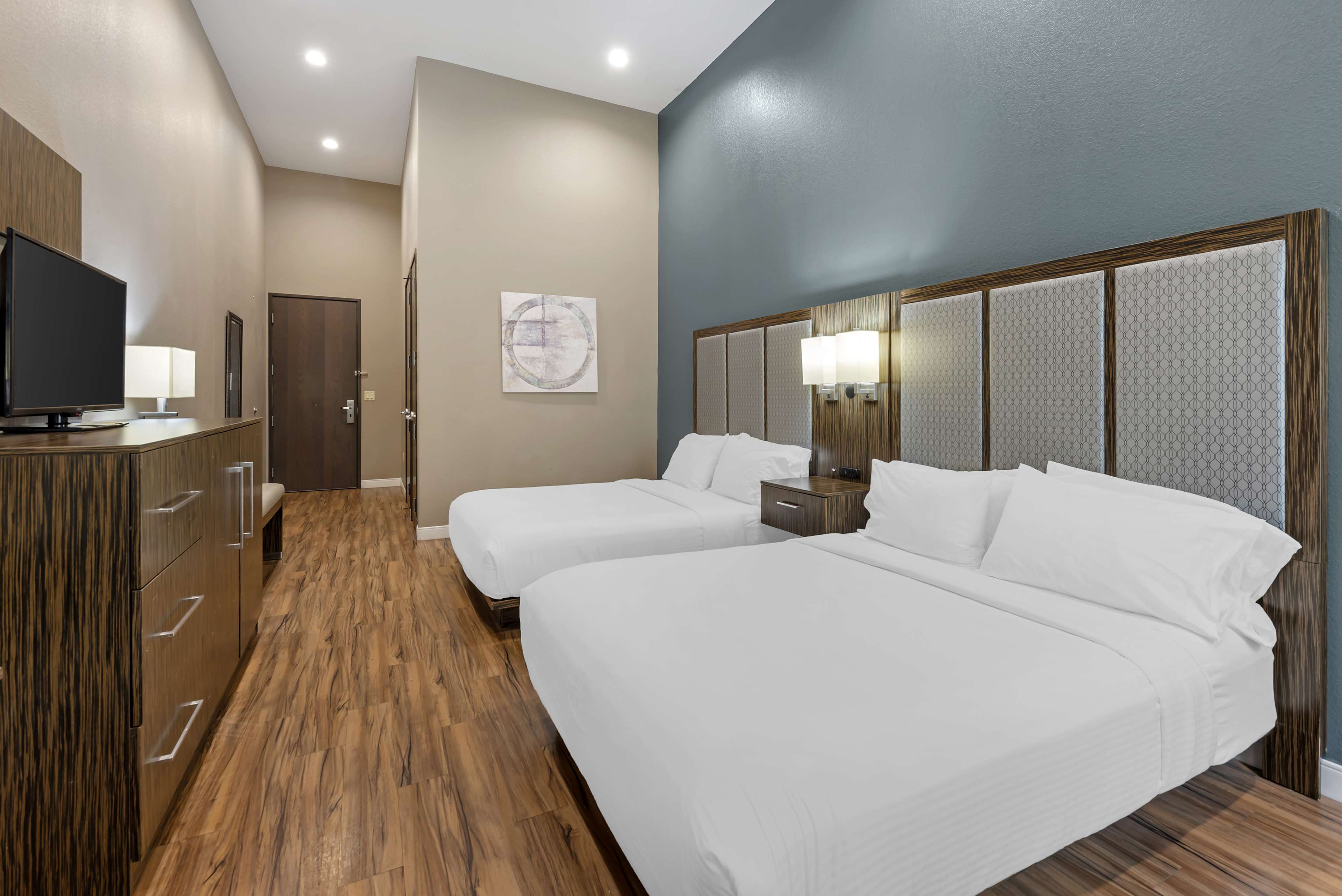 Best Western Plus Pflugerville Room Type - Accessible - 2 Queen, Mobility Accessible, Communication Assistance, Bathtub, Microwave And Mini-Ref Best Western Plus Pflugerville Room Type - Accessible - 2 Queen, Mobility Accessible, Communication Assistance, Bathtub, Microwave And Mini-Ref