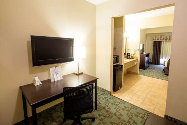 Suite - Best Western Plus Eastgate Inn & Suites Wichita - I-35, Exit 50