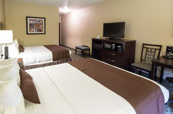  - Best Western Plus Eastgate Inn & Suites Wichita - I-35, Exit 50