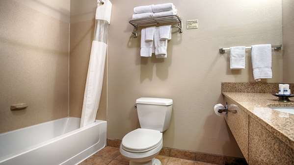  - Best Western Plus Eastgate Inn & Suites Wichita - I-35, Exit 50