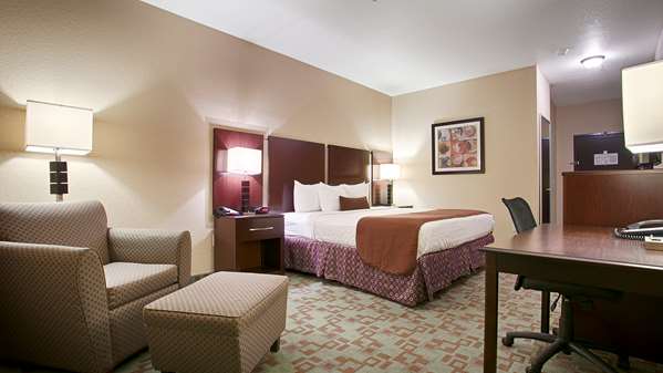  - Best Western Plus Eastgate Inn & Suites Wichita - I-35, Exit 50