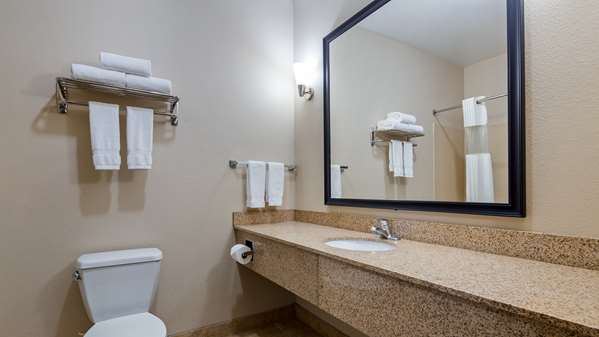  - Best Western Plus Eastgate Inn & Suites Wichita - I-35, Exit 50