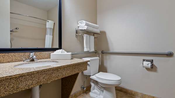  - Best Western Plus Eastgate Inn & Suites Wichita - I-35, Exit 50