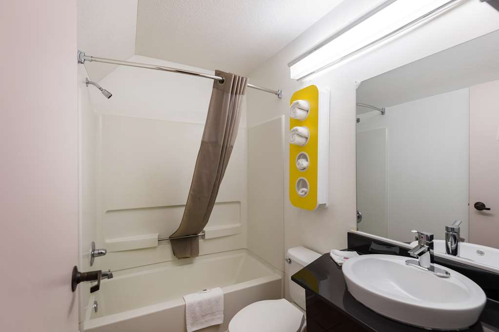 MOTEL 6 OLATHE KS-guestroom-Guest Room,Bathroom,On-Site.jpg