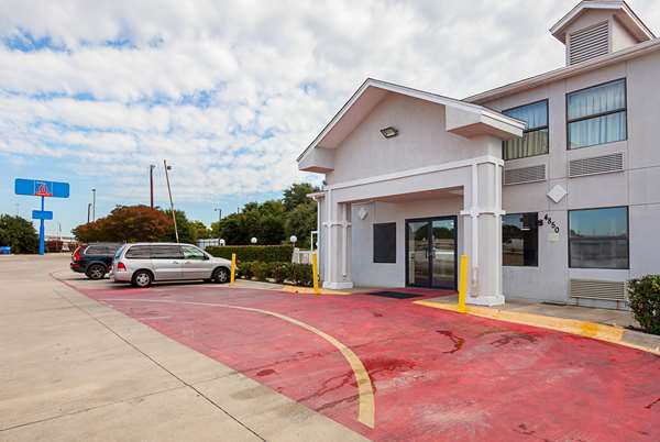 Exterior view - Studio 6 Suites Fort Worth - I-35, Exit 56A