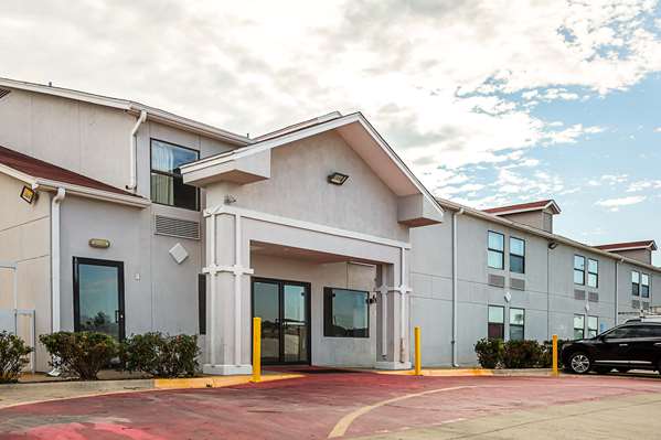 Exterior view - Studio 6 Suites Fort Worth - I-35, Exit 56A