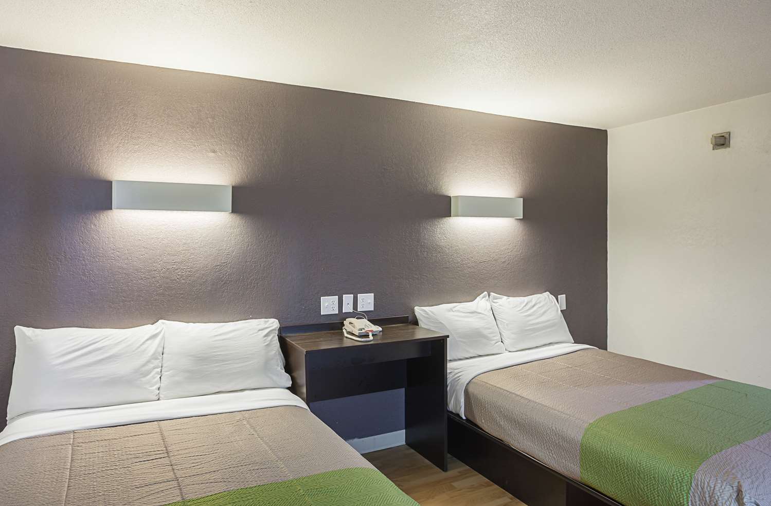 Studio 6 Suites Fort Worth I35, Exit 56A, TX See Discounts