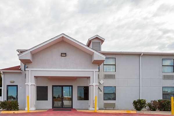 Exterior view - Studio 6 Suites Fort Worth - I-35, Exit 56A