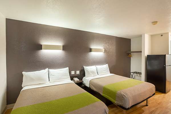  - Studio 6 Suites Fort Worth - I-35, Exit 56A