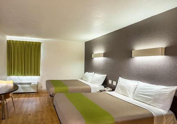  - Studio 6 Suites Fort Worth - I-35, Exit 56A