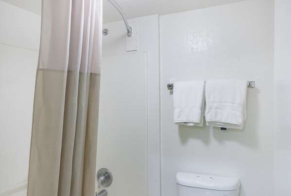  - Studio 6 Suites Fort Worth - I-35, Exit 56A