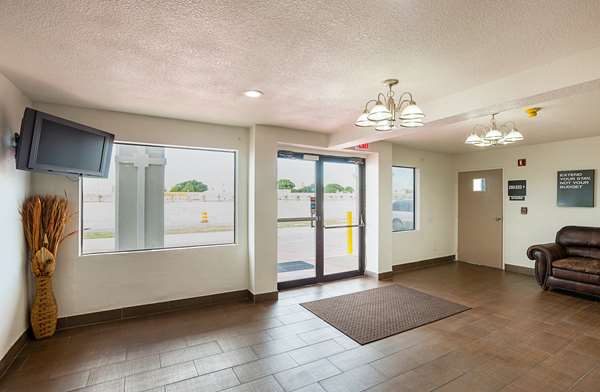  - Studio 6 Suites Fort Worth - I-35, Exit 56A
