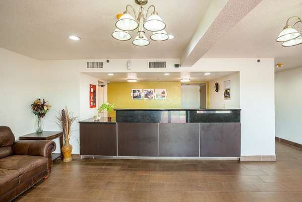  - Studio 6 Suites Fort Worth - I-35, Exit 56A