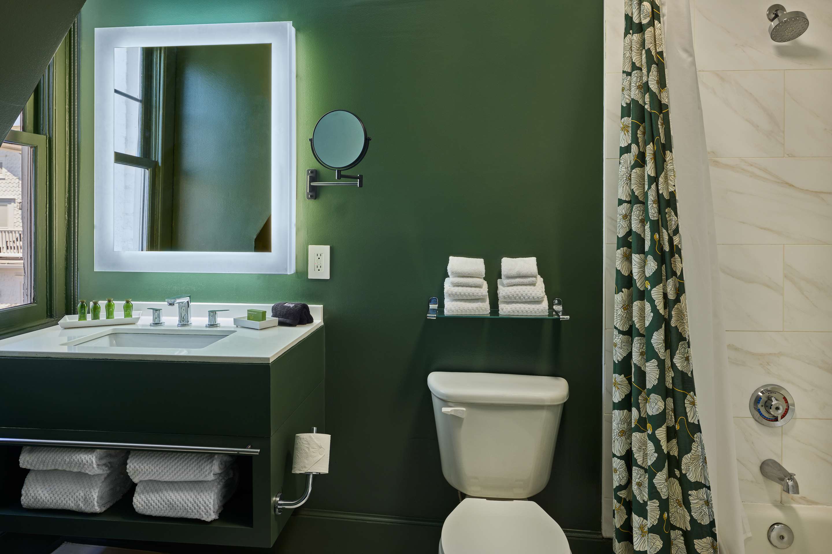 Guest room bath