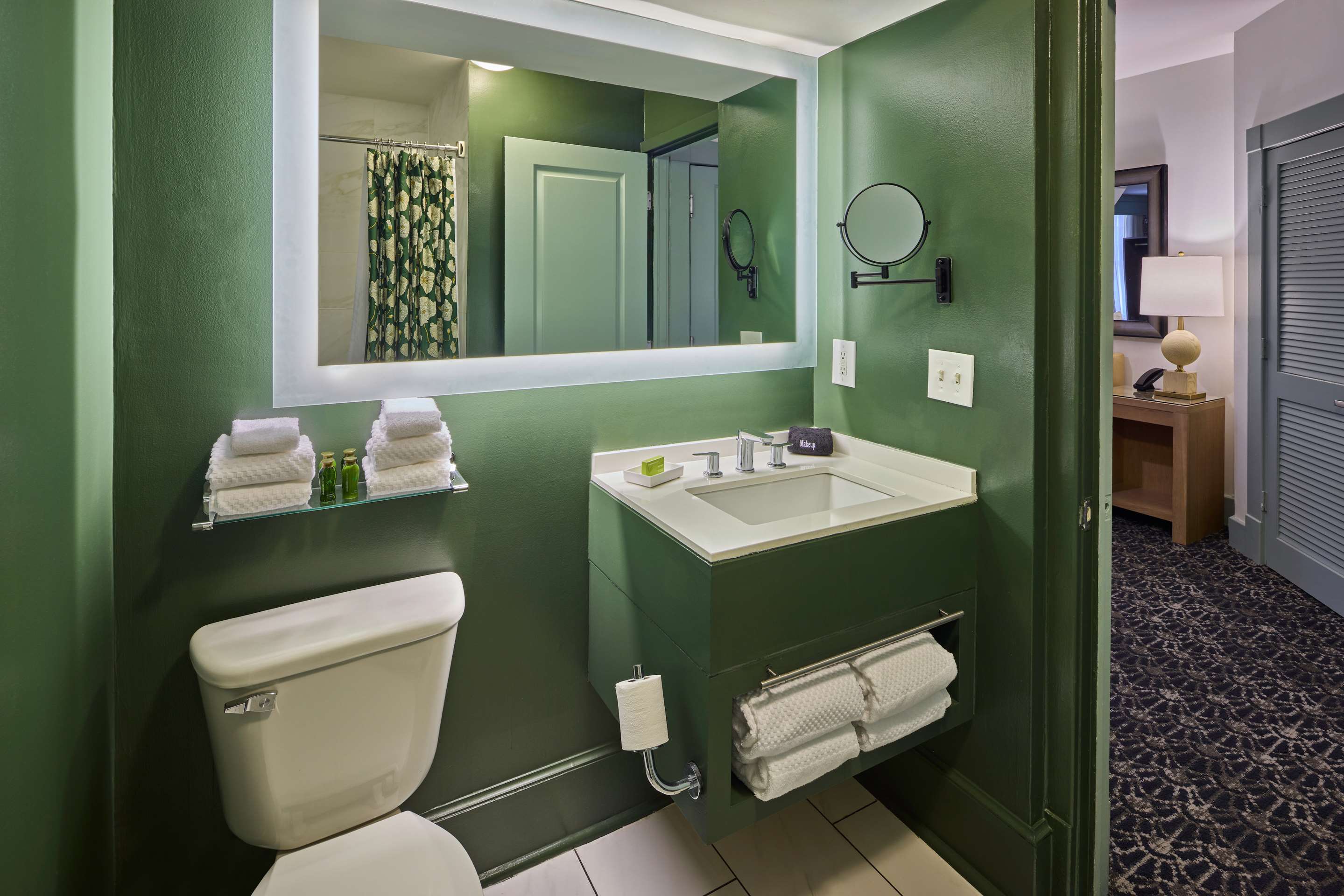 Guest room bath