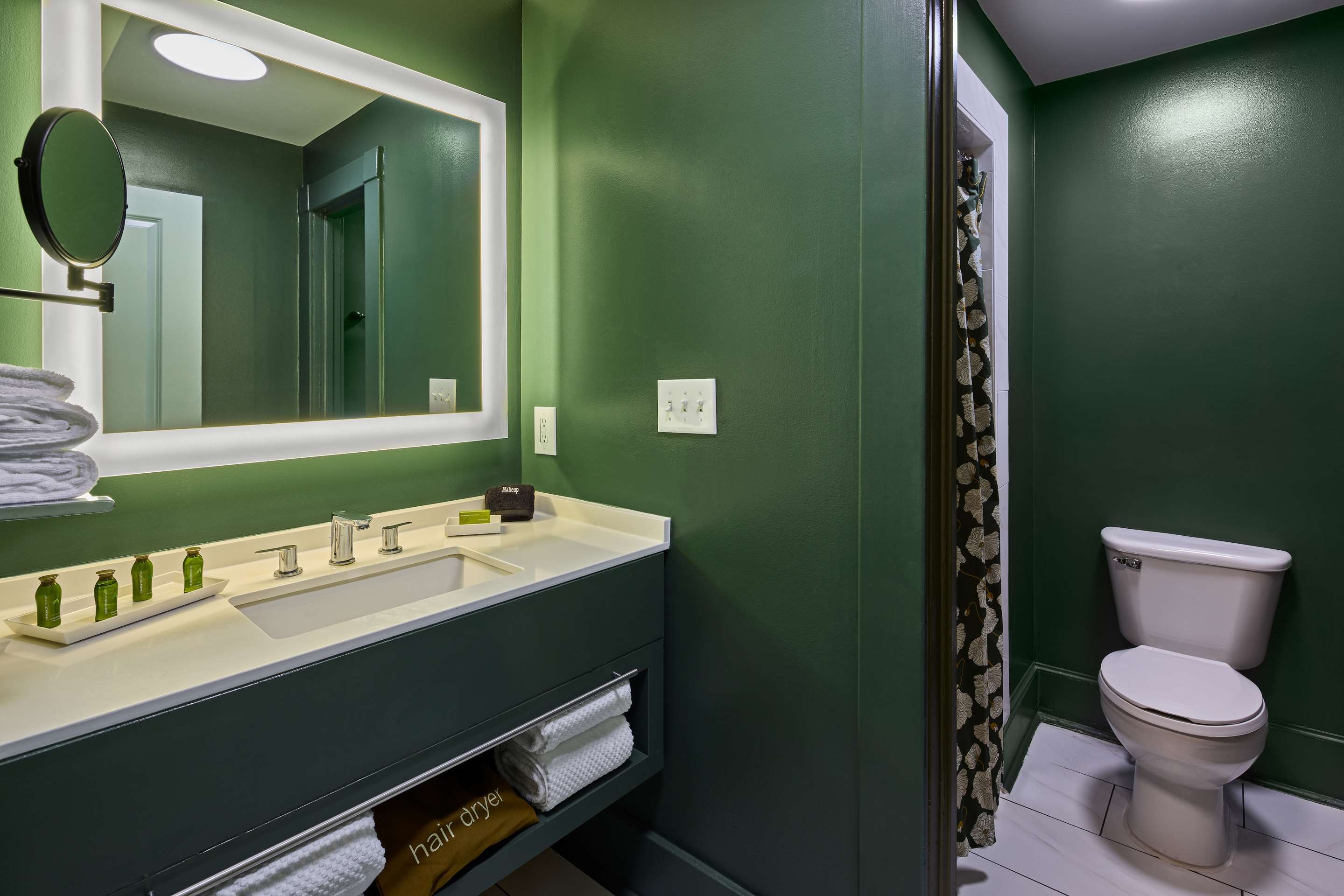 Guest room bath