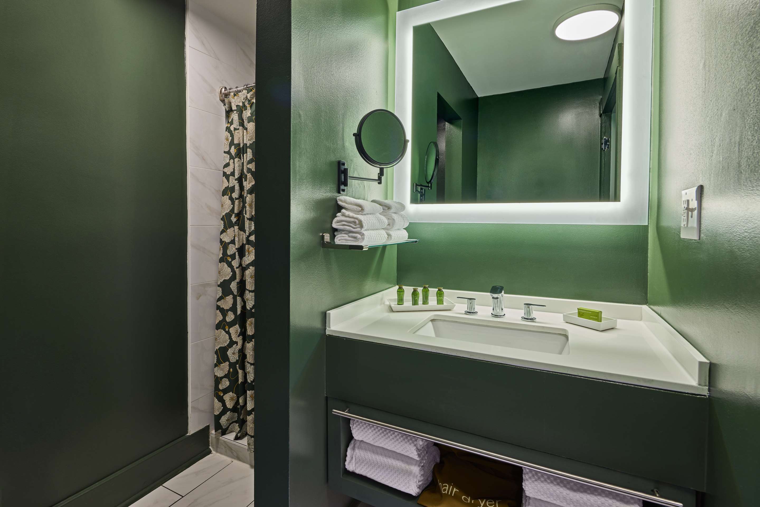 Guest room bath