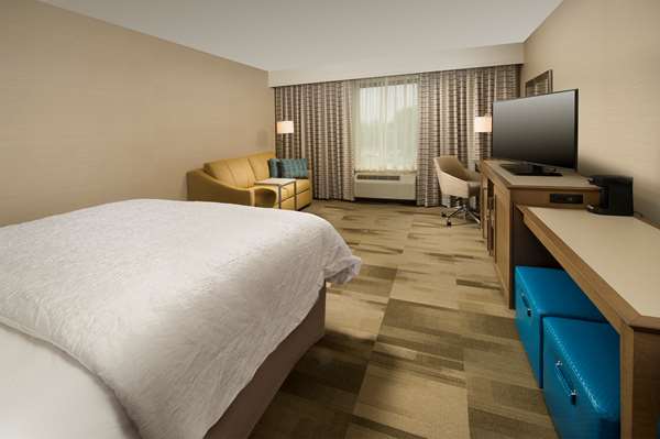  - Hampton Inn & Suites Carrier Circle East Syracuse - I-90, Exit 35