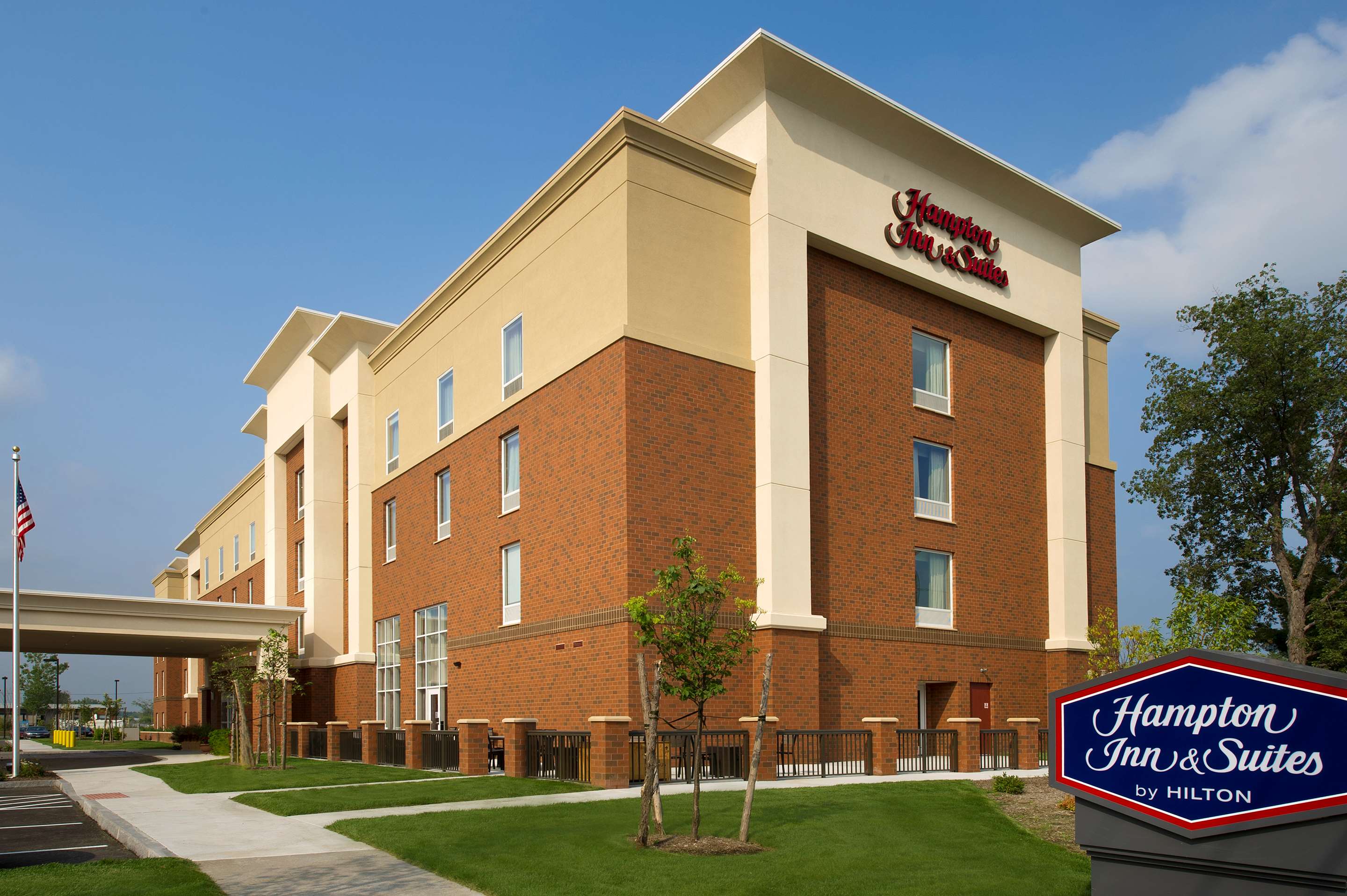 Exterior | Hampton Inn & Suites Syracuse/Carrier Circle