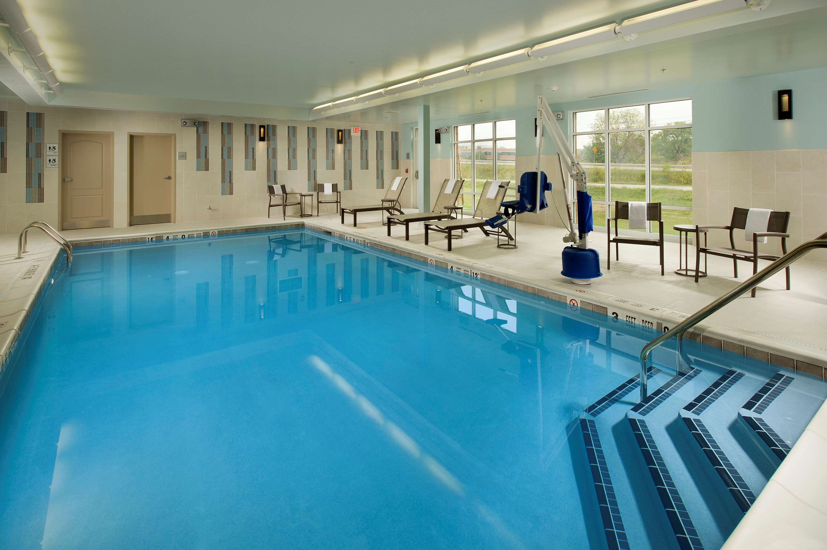 Pool | Hampton Inn & Suites Syracuse/Carrier Circle