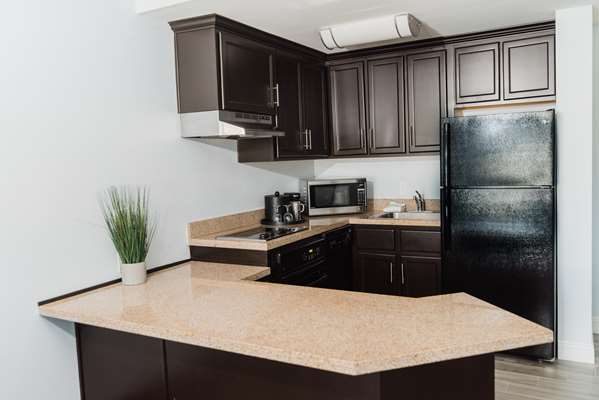  - Best Western Plus Manhattan Beach Hotel