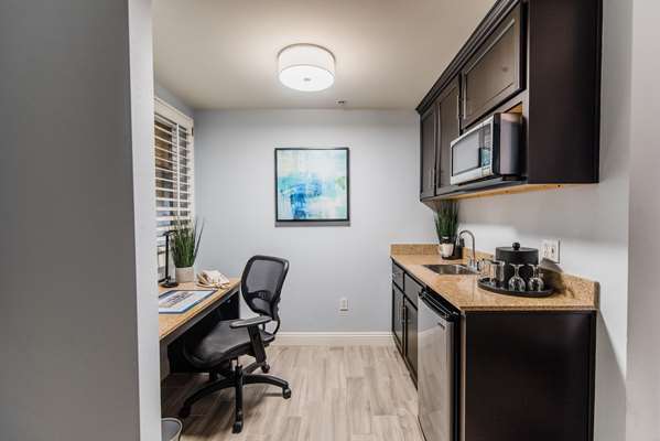  - Best Western Plus Manhattan Beach Hotel