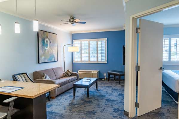  - Best Western Plus Manhattan Beach Hotel