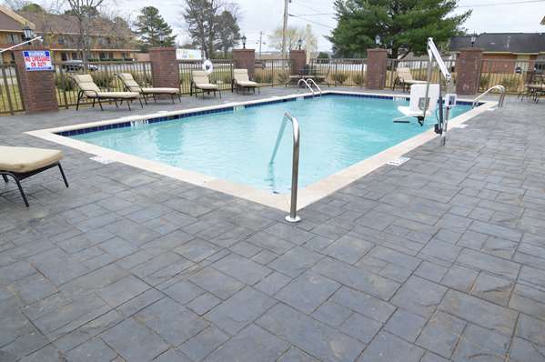 Pool - Best Western Plus New Albany Hotel - I-22, Exit 61