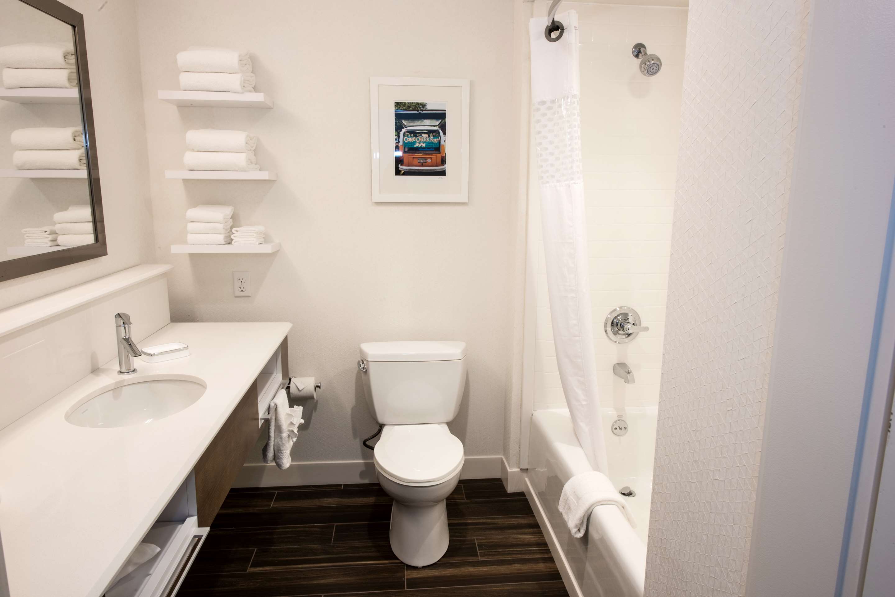 Guest room bath