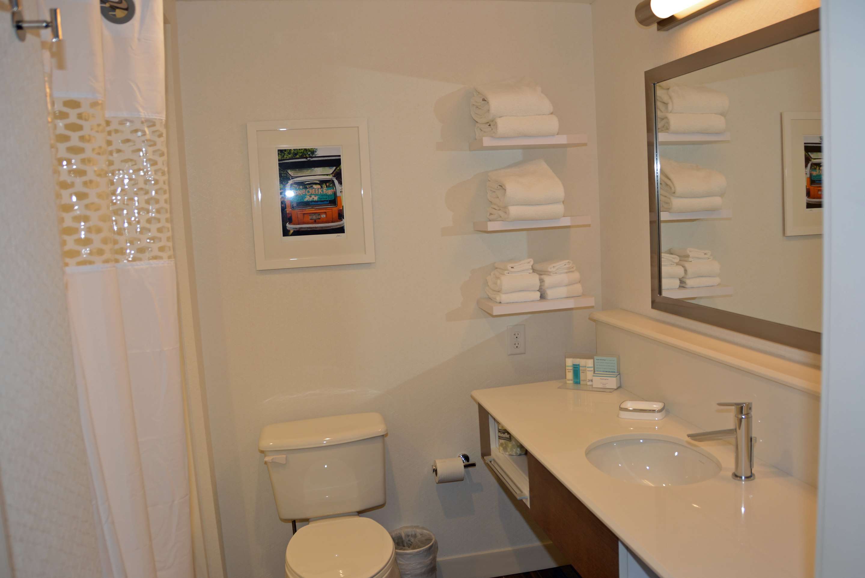 Guest room bath