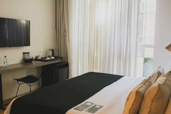 STANDARD 1 QUEEN BED