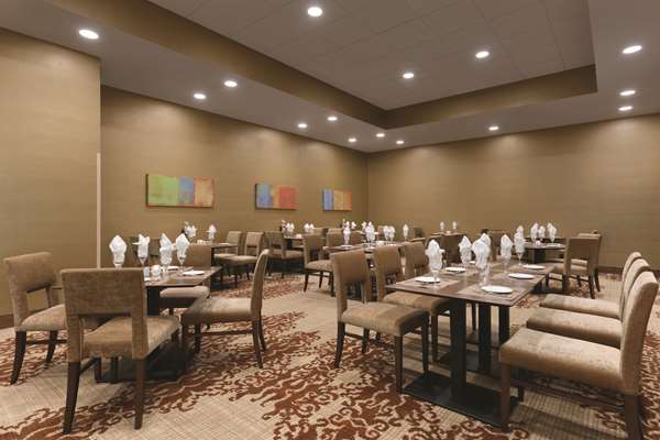 Restaurant - Embassy Suites North Canton