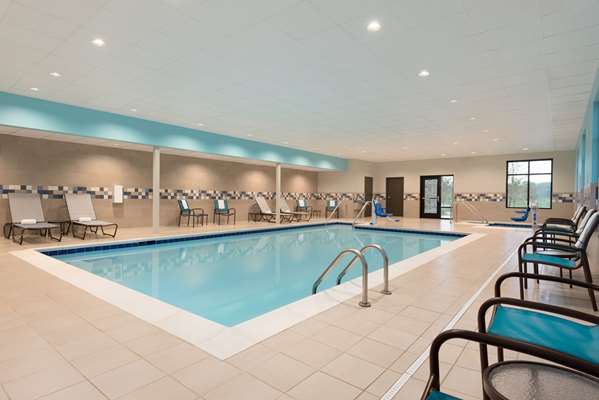 Pool - Hampton Inn & Suites Kenosha - I-41 & I-94, Exit 344