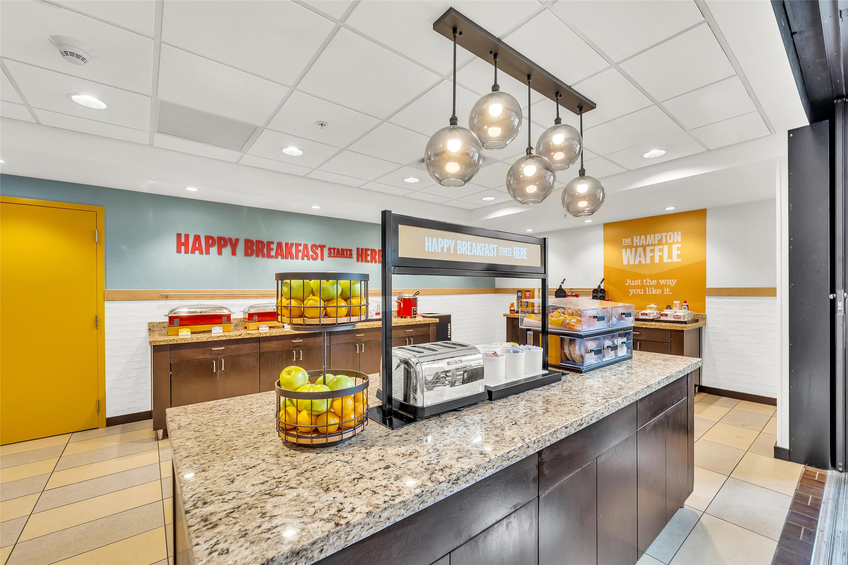 Breakfast Area | Hampton Inn & Suites Kenosha