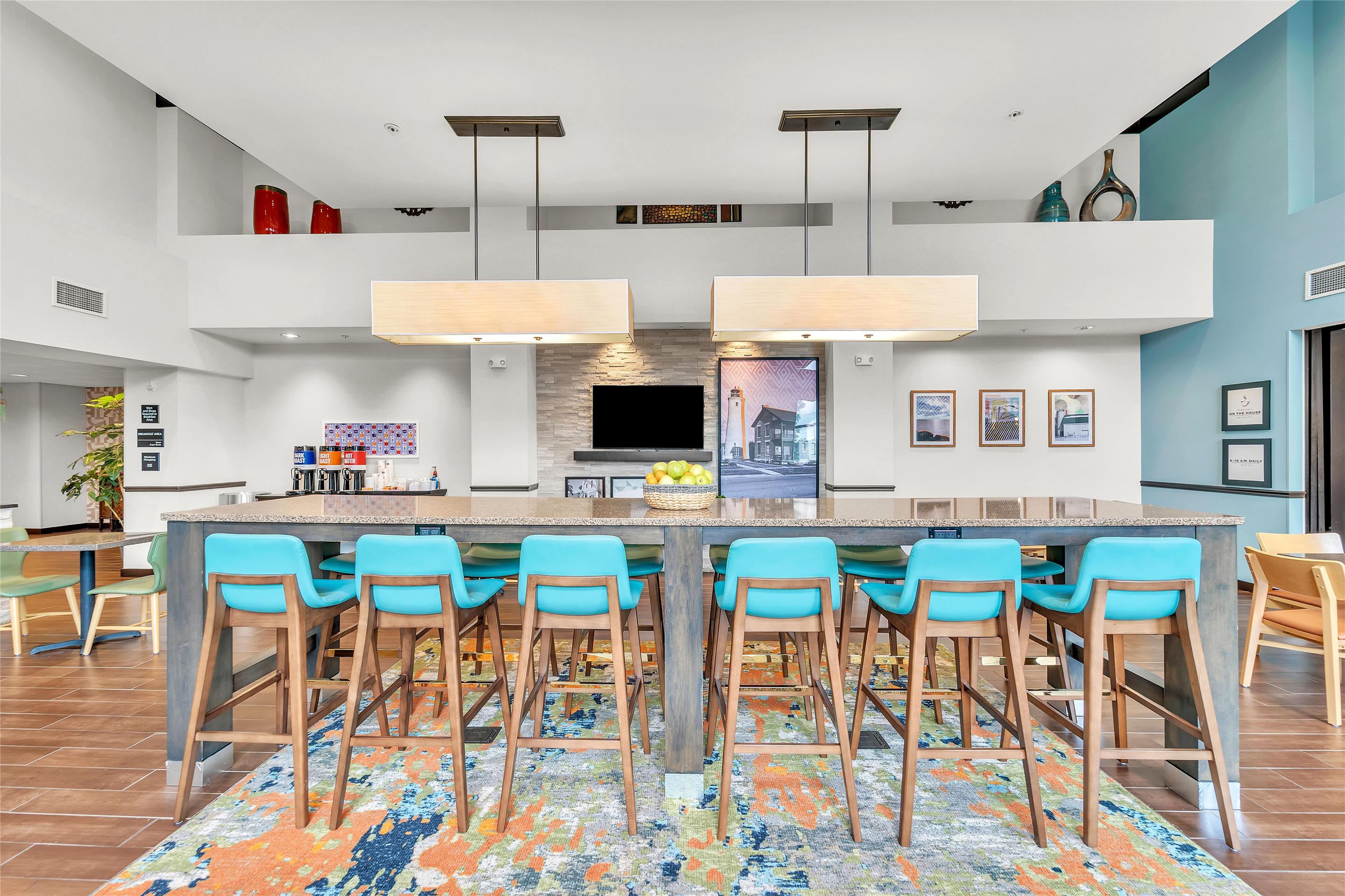 Breakfast Area | Hampton Inn & Suites Kenosha