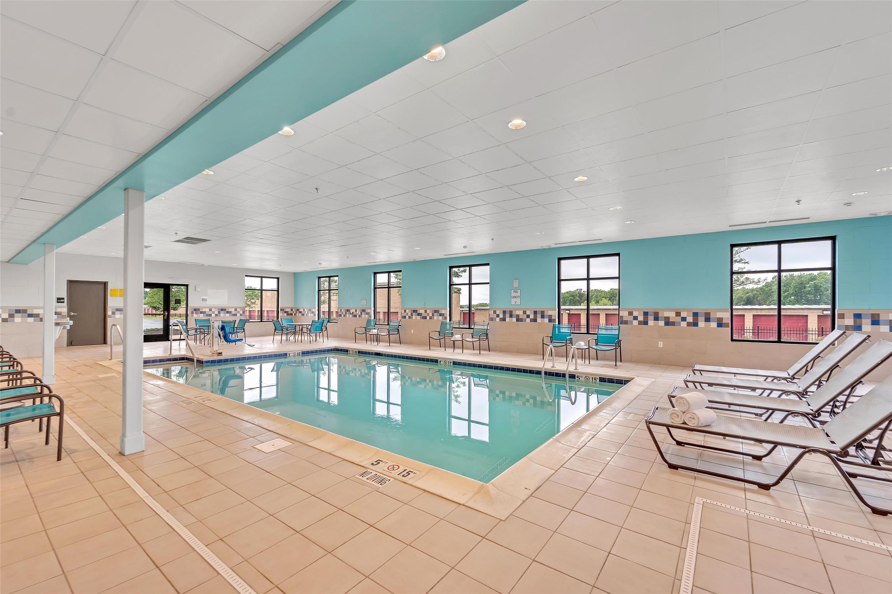 Pool | Hampton Inn & Suites Kenosha