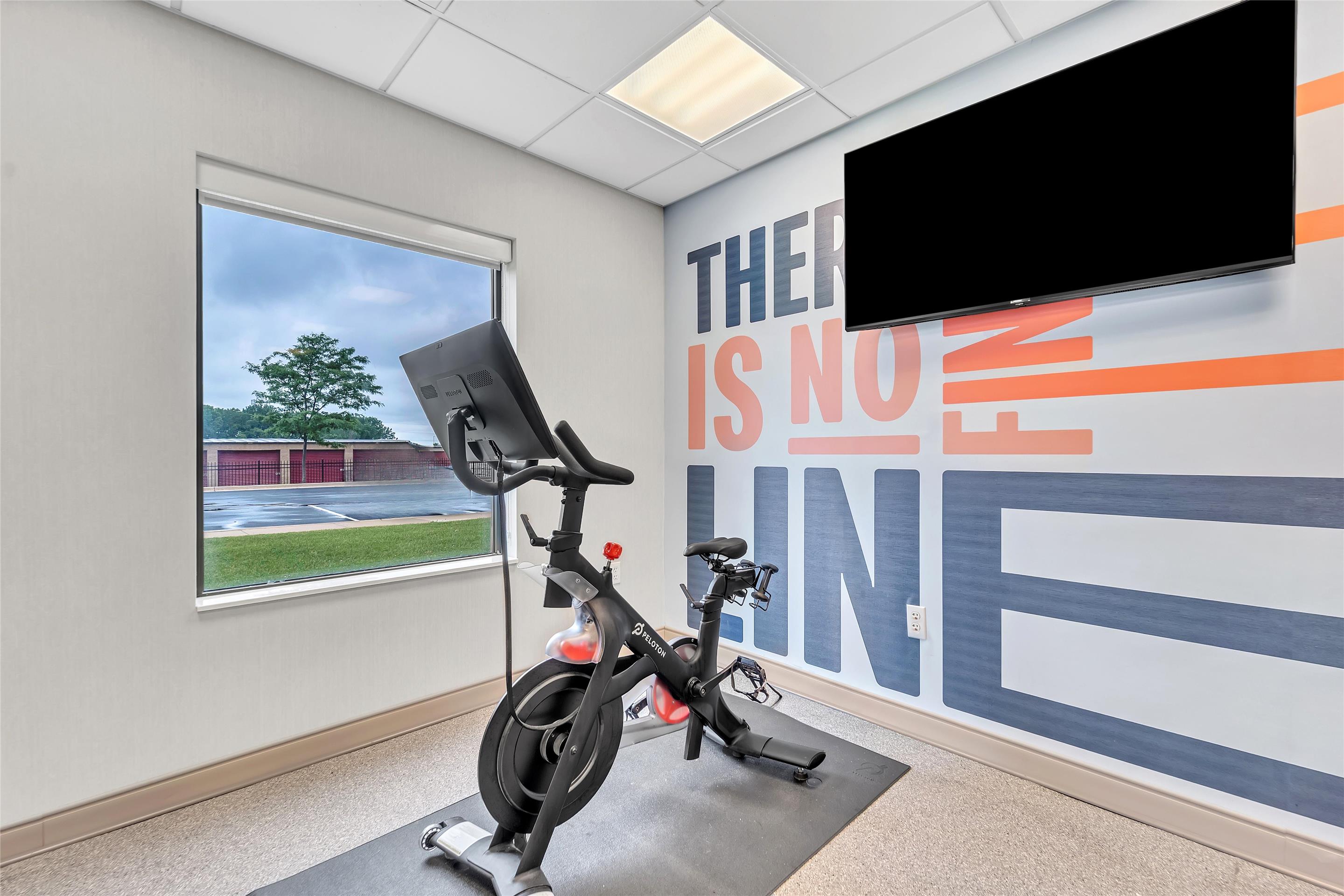 Health club fitness center gym | Hampton Inn & Suites Kenosha