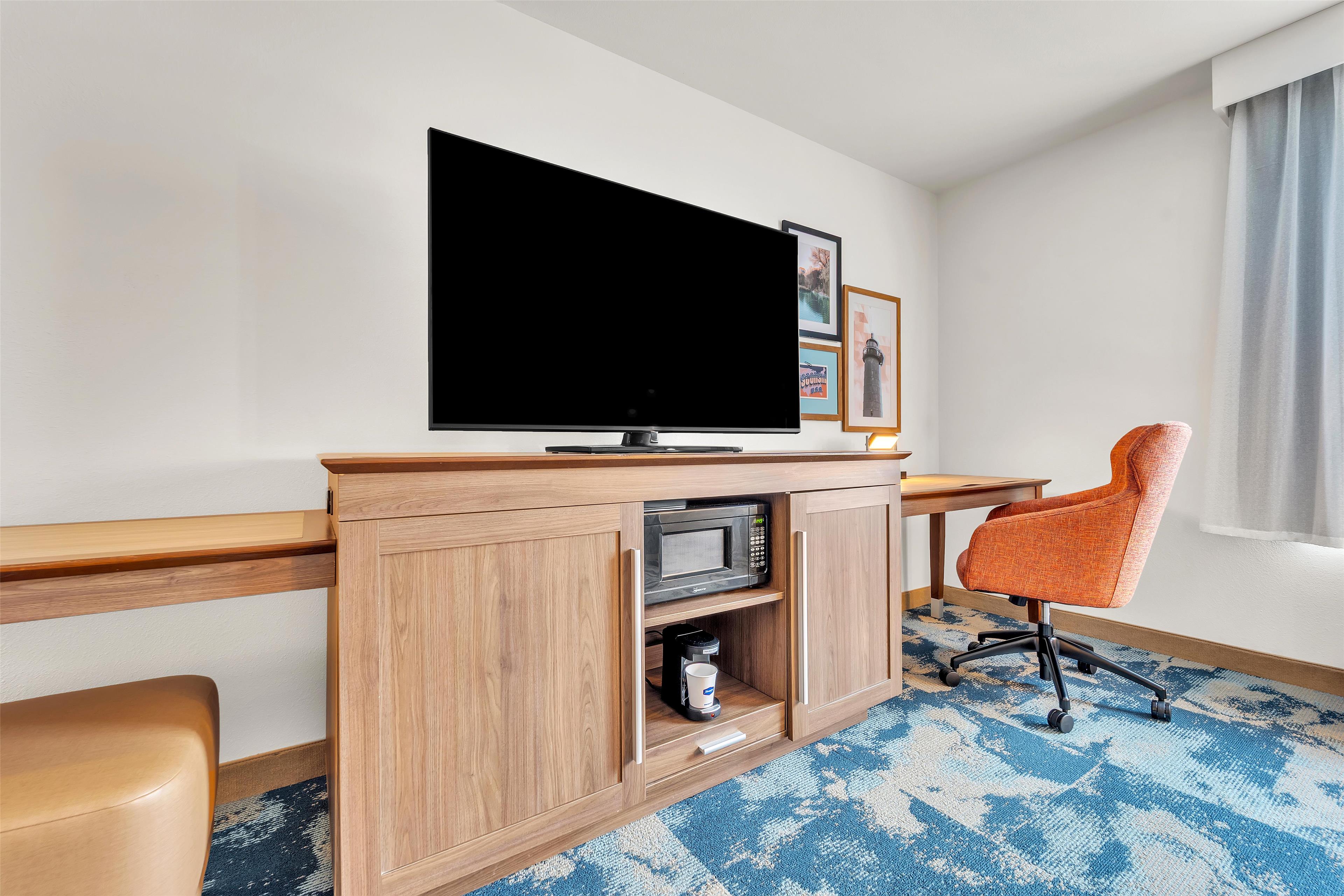 Hampton Inn & Suites by Hilton Kenosha Room Type - 2 QNS MICROWV FRIDGE NS