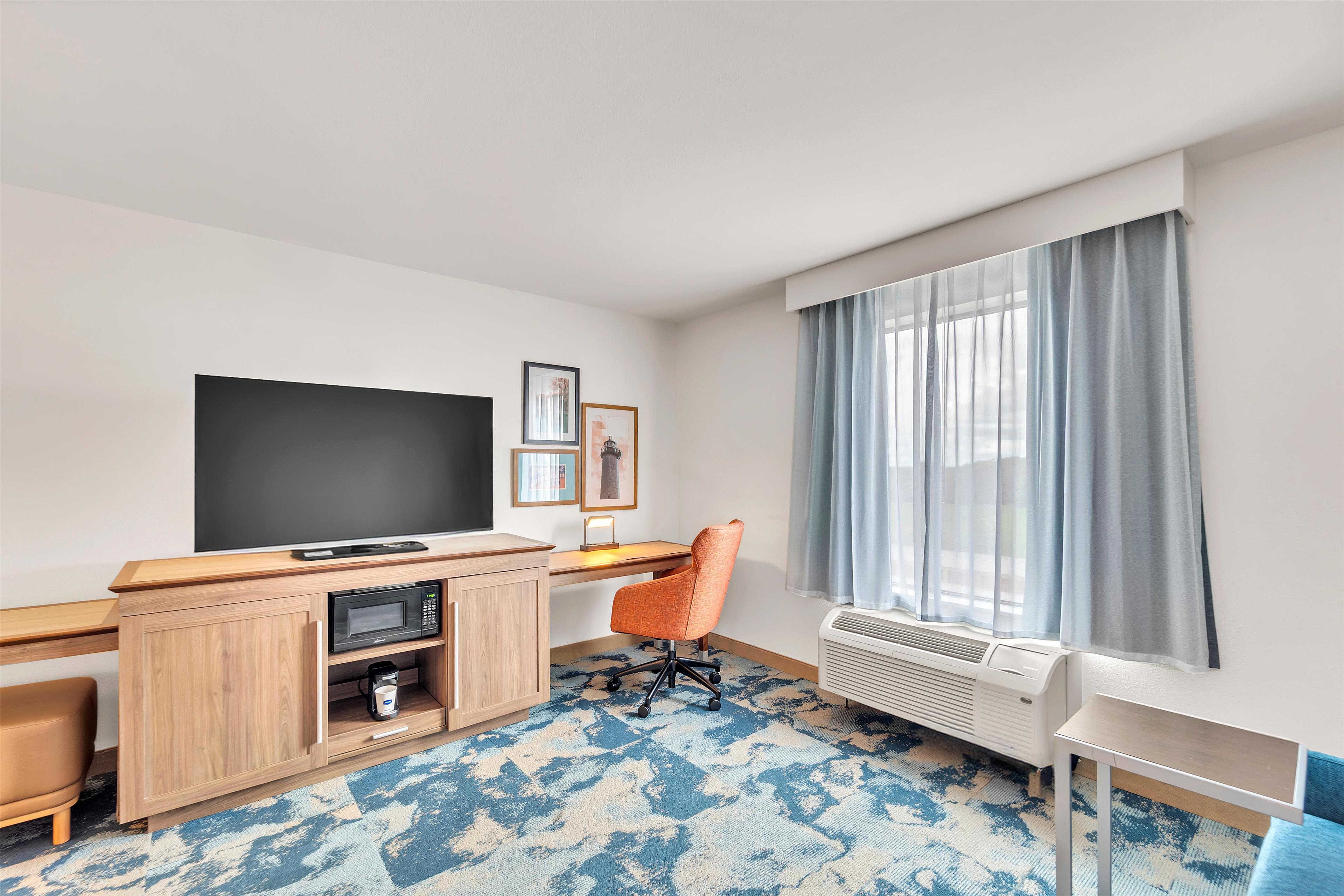 Hampton Inn & Suites by Hilton Kenosha - Tap to explore photos