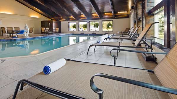 Pool - Best Western Plus Flint Airport Inn & Suites