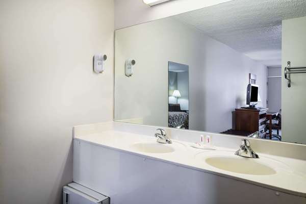  - Baymont Inn & Suites Johnson City - I-26, Exit 20