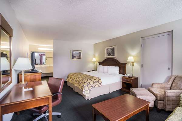 Suite - Baymont Inn & Suites Johnson City - I-26, Exit 20