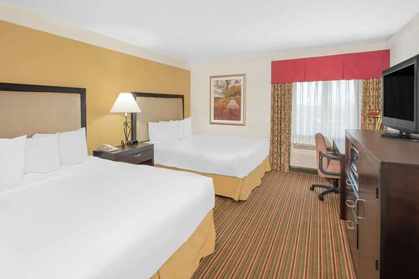  - Baymont Inn & Suites Litchfield